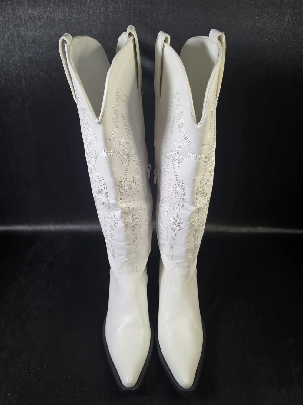 Women's White Cowboy Boots Size 8.5 Embroidered Western Tall Side Zip Pointed